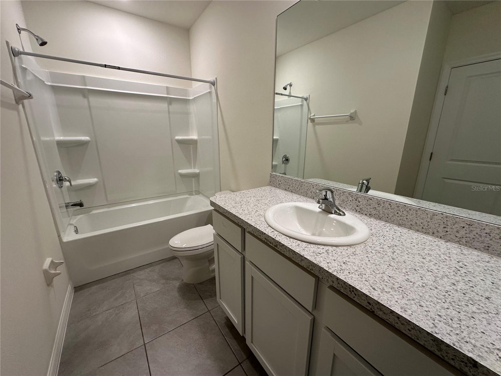 PROMENADE EAST - Residential Lease