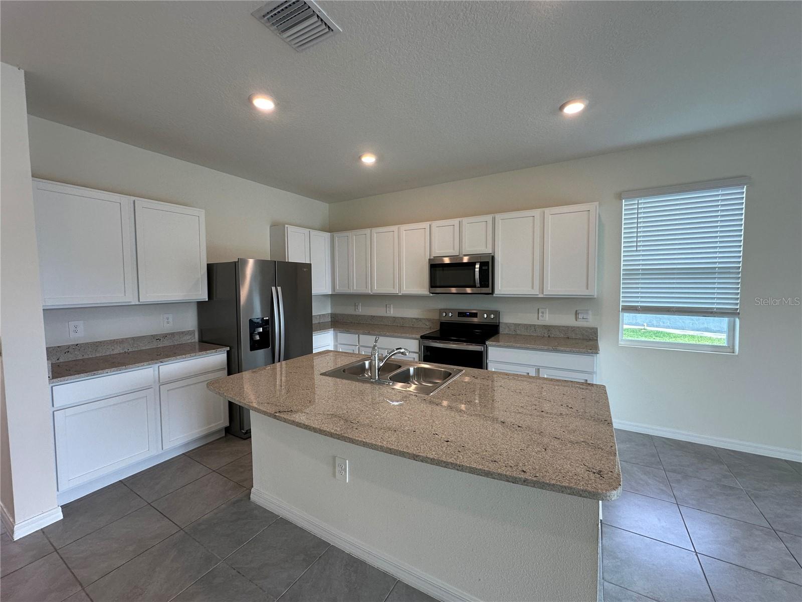 PROMENADE EAST - Residential Lease