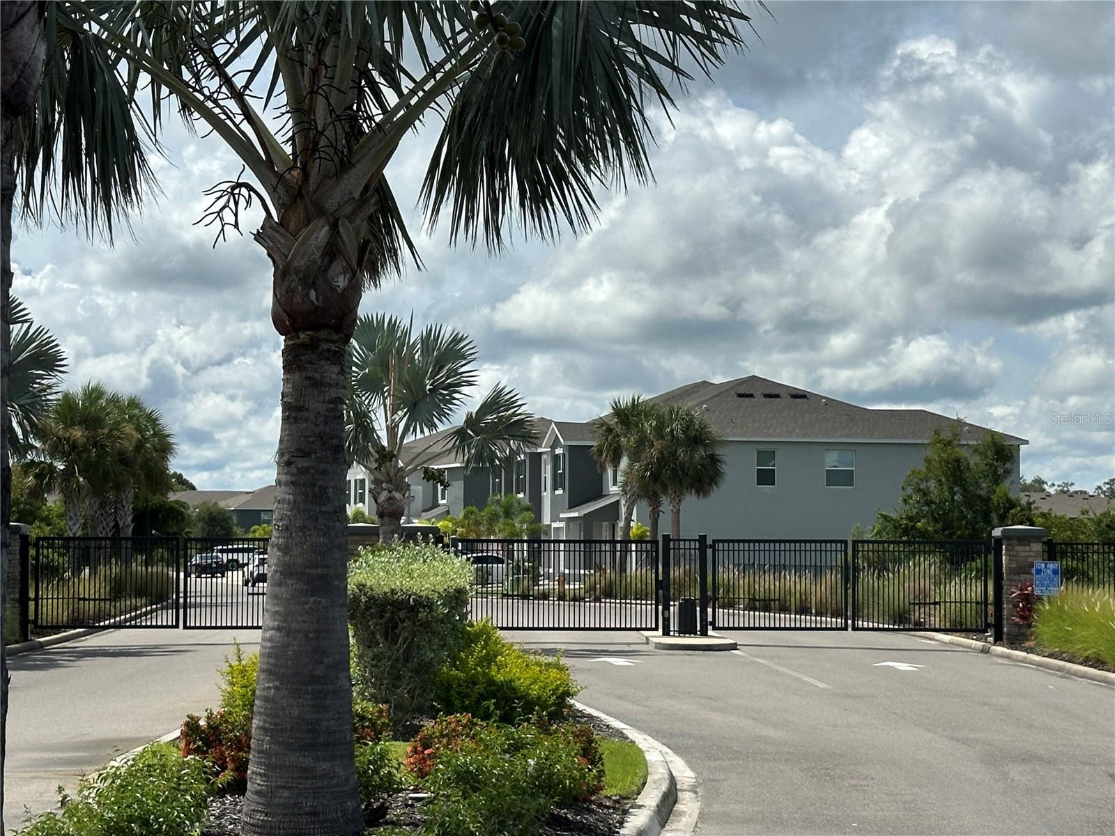 PROMENADE EAST - Residential Lease