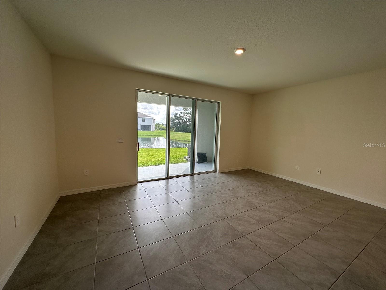PROMENADE EAST - Residential Lease