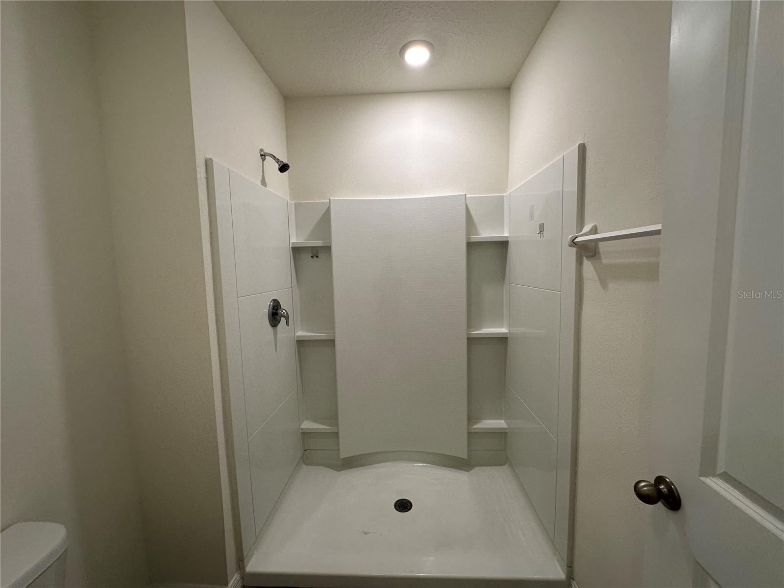 PROMENADE EAST - Residential Lease
