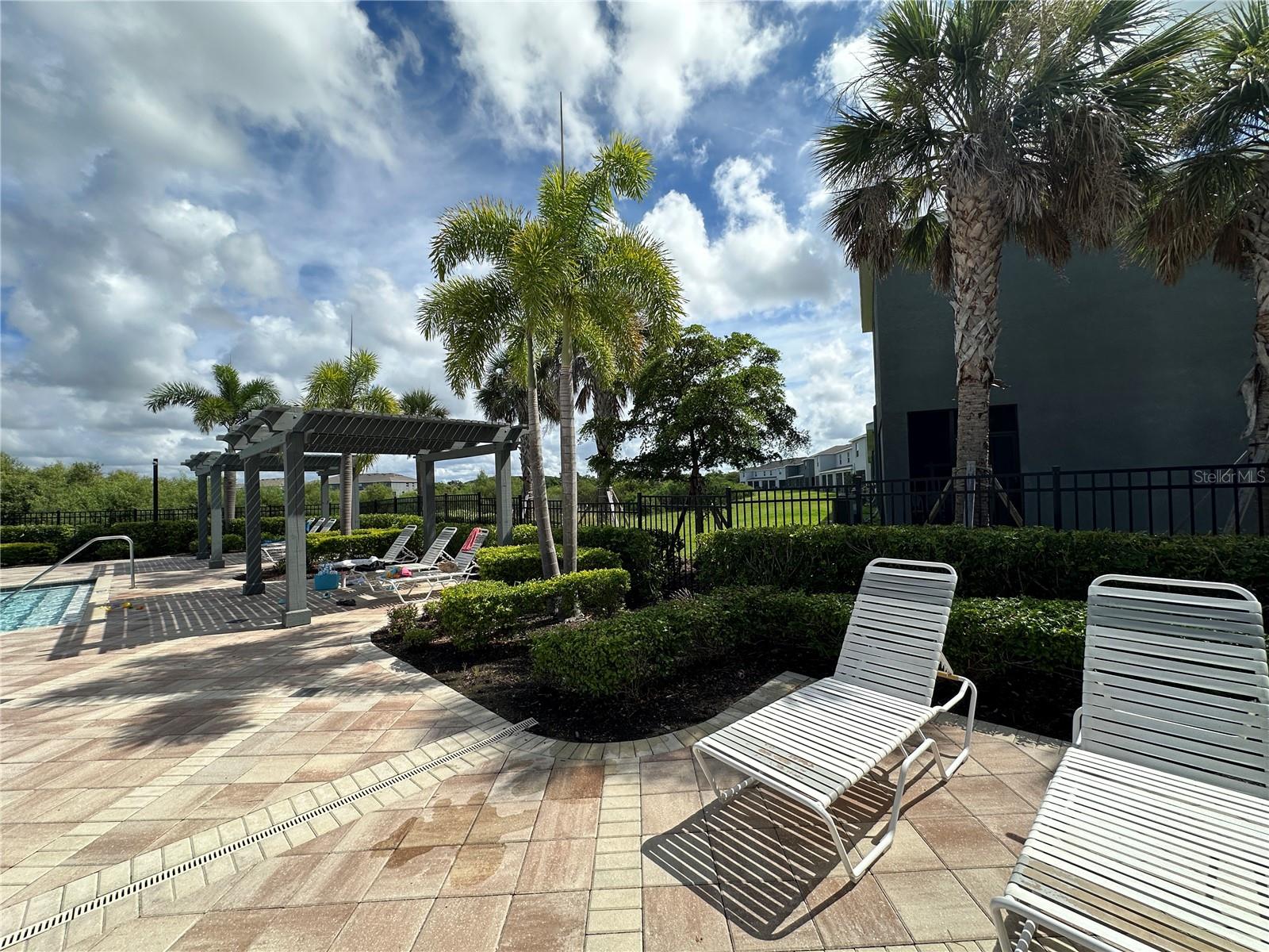 PROMENADE EAST - Residential Lease