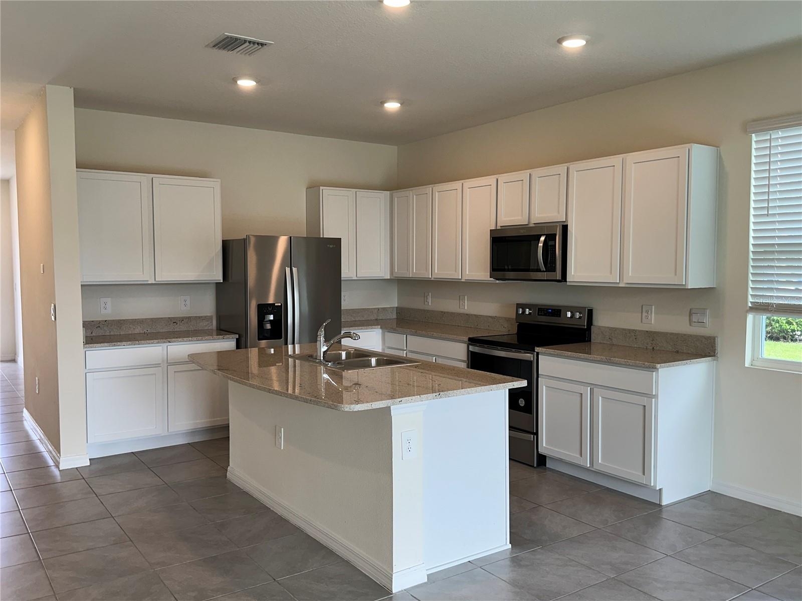 PROMENADE EAST - Residential Lease