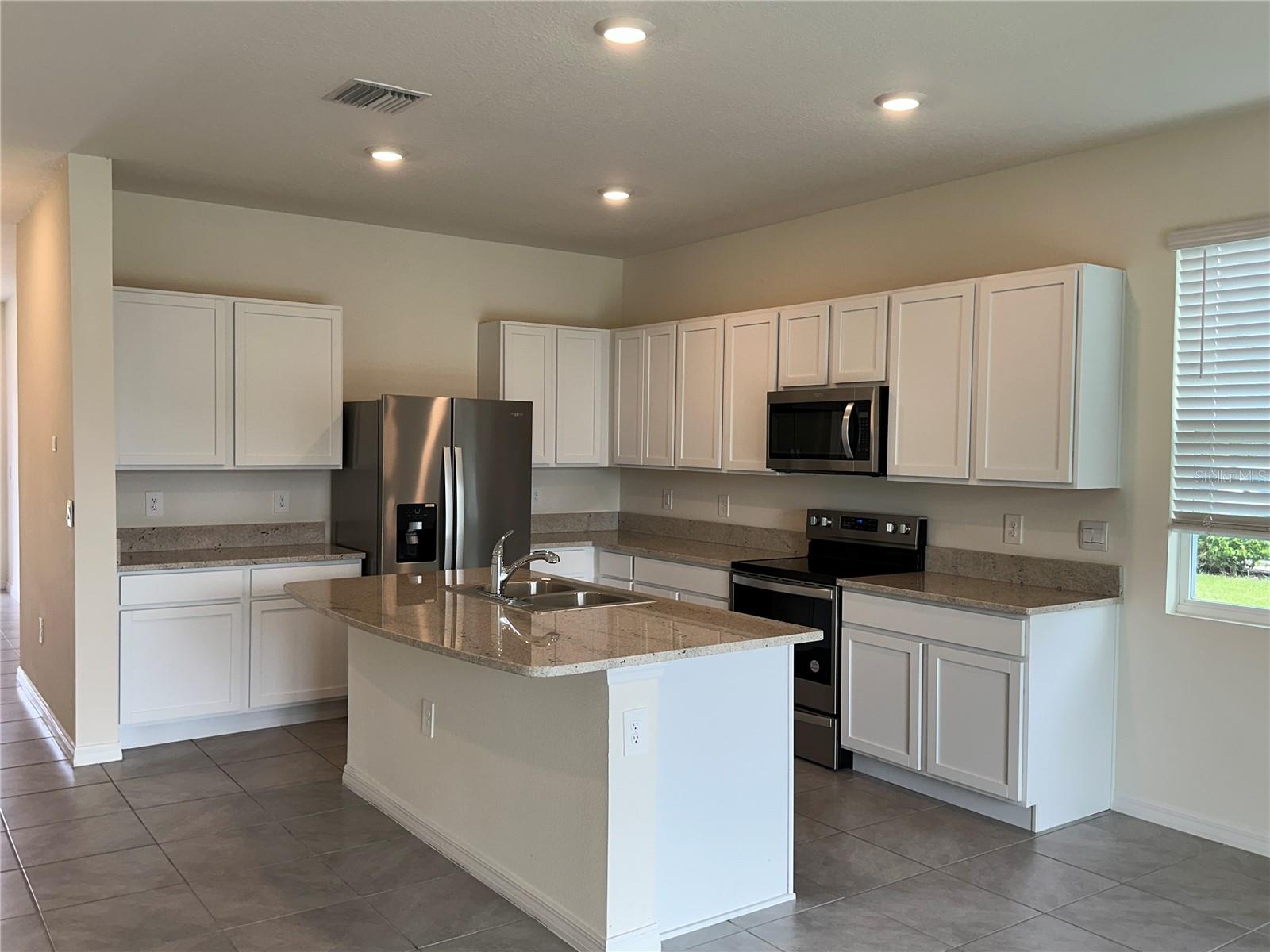 PROMENADE EAST - Residential Lease