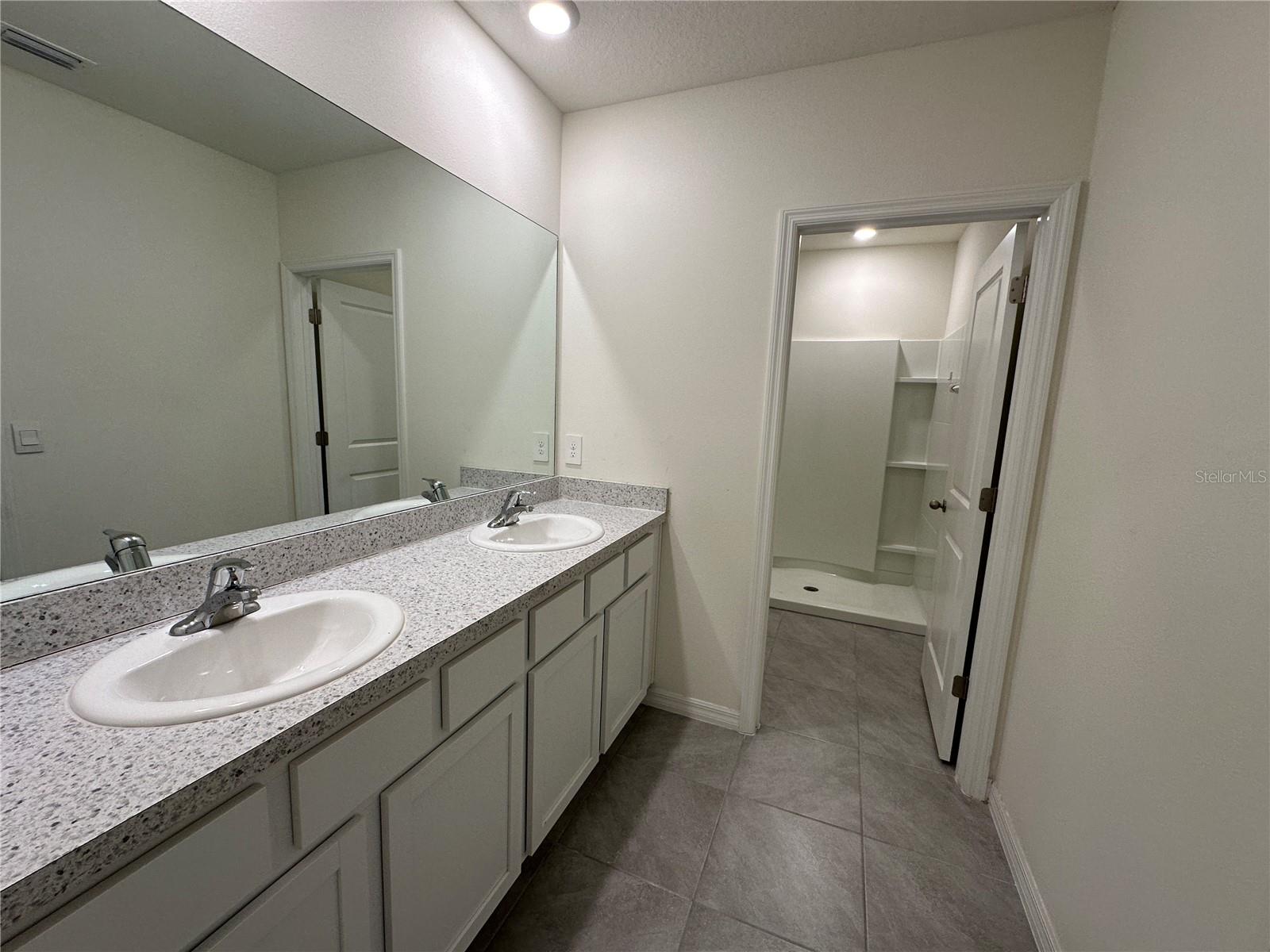 PROMENADE EAST - Residential Lease