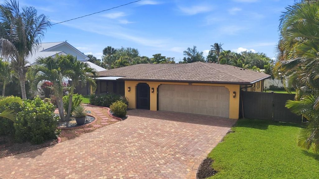Photo of 440 W Gate Drive, Venice, FL 34285 (MLS # N6143790)