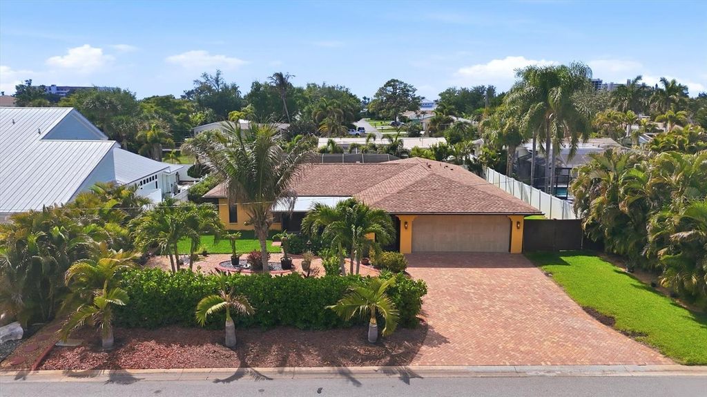 Photo of 440 W Gate Drive, Venice, FL 34285 (MLS # N6143790)