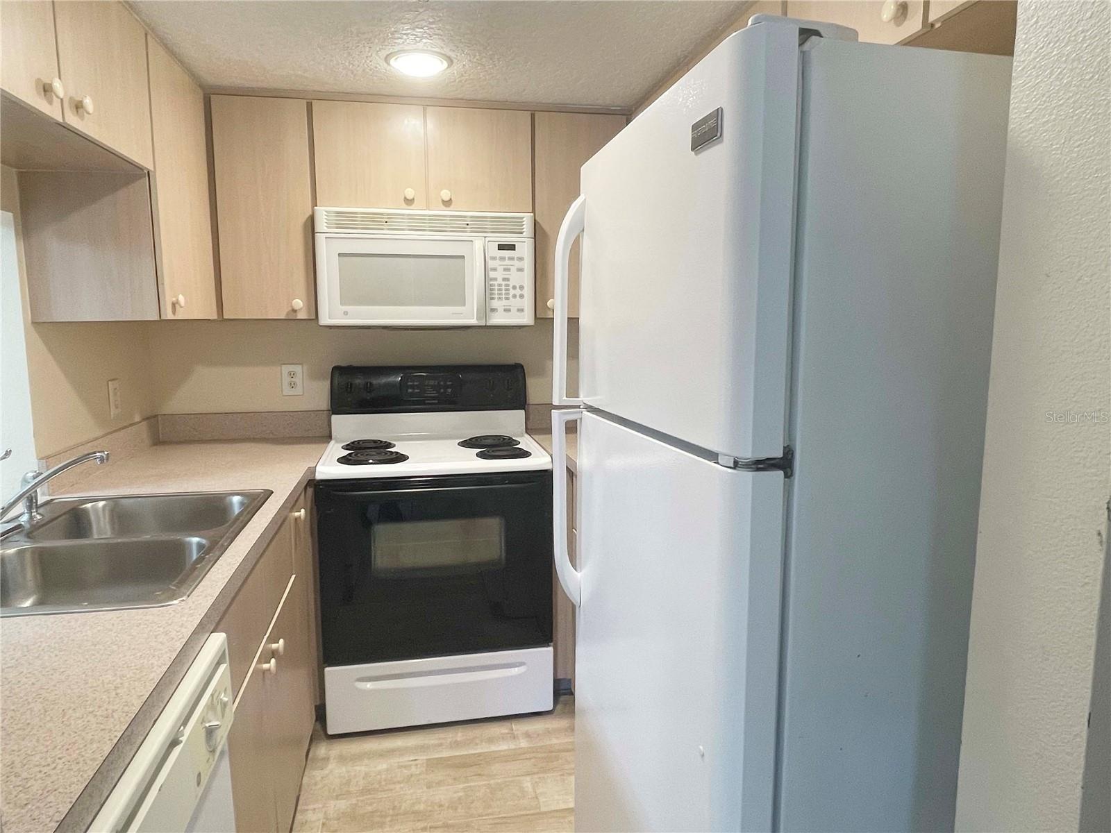 PINE RIDGE CLUB II - Residential Lease
