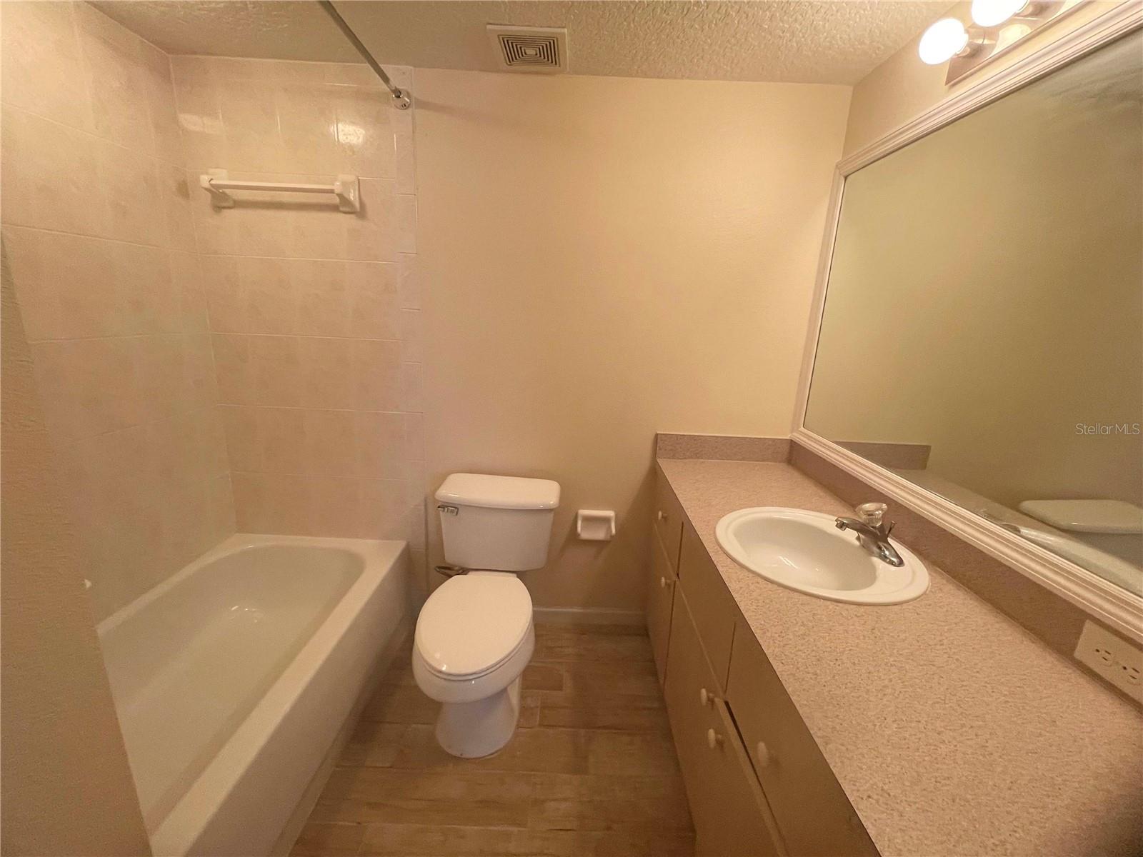 PINE RIDGE CLUB II - Residential Lease