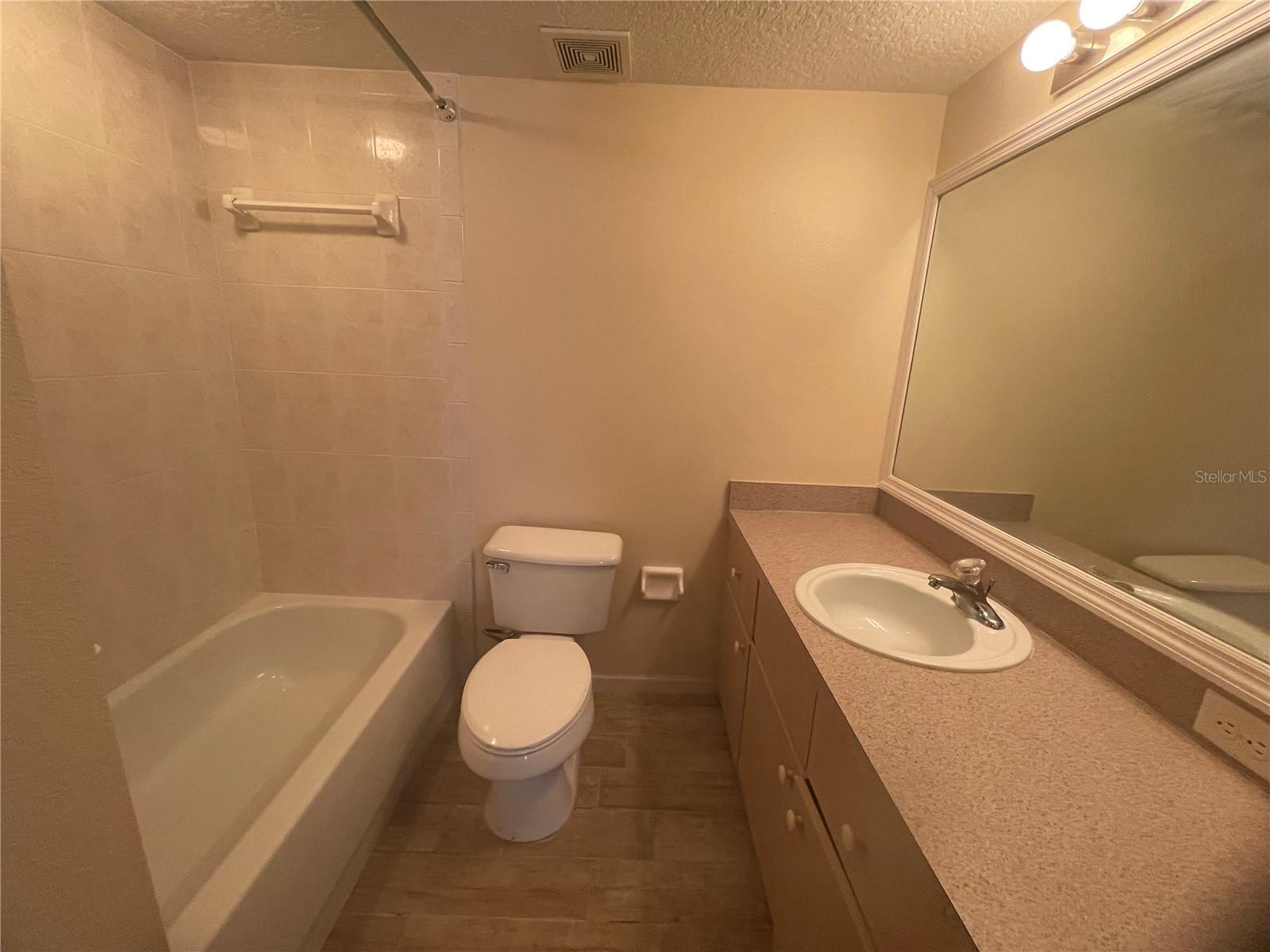 PINE RIDGE CLUB II - Residential Lease