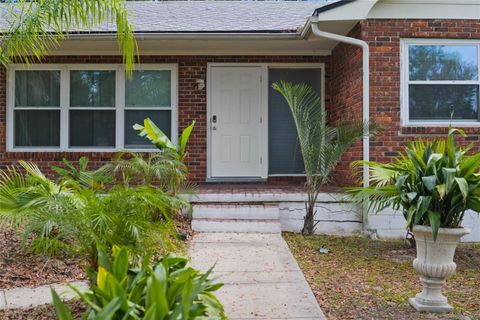 A home in DELAND