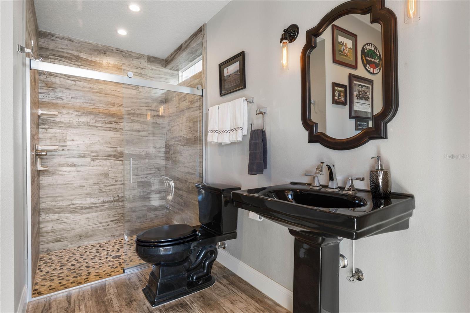 HARBOR VILLAGE MARINA - Residential