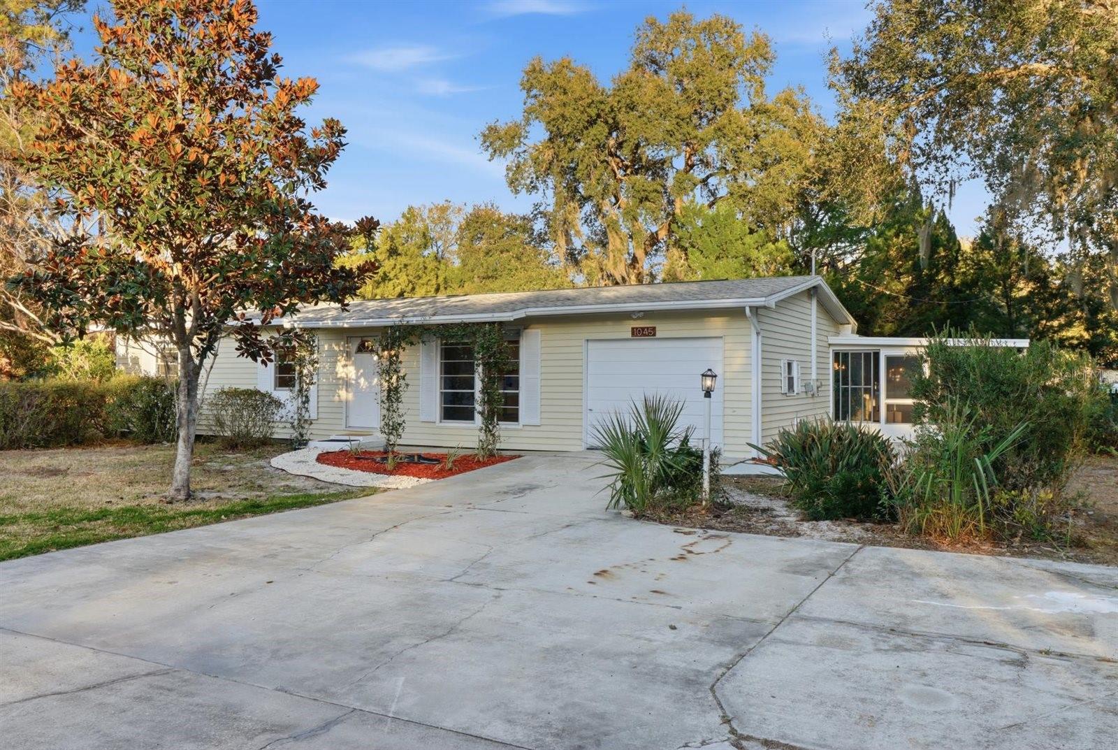 1045 N FAN PALM POINT