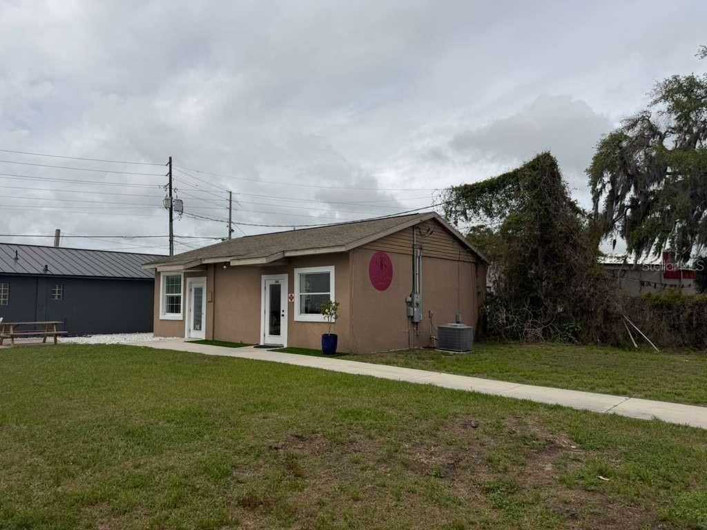 Photo of 332 S Main Street, Wildwood, FL 34785 (MLS # O6398068)