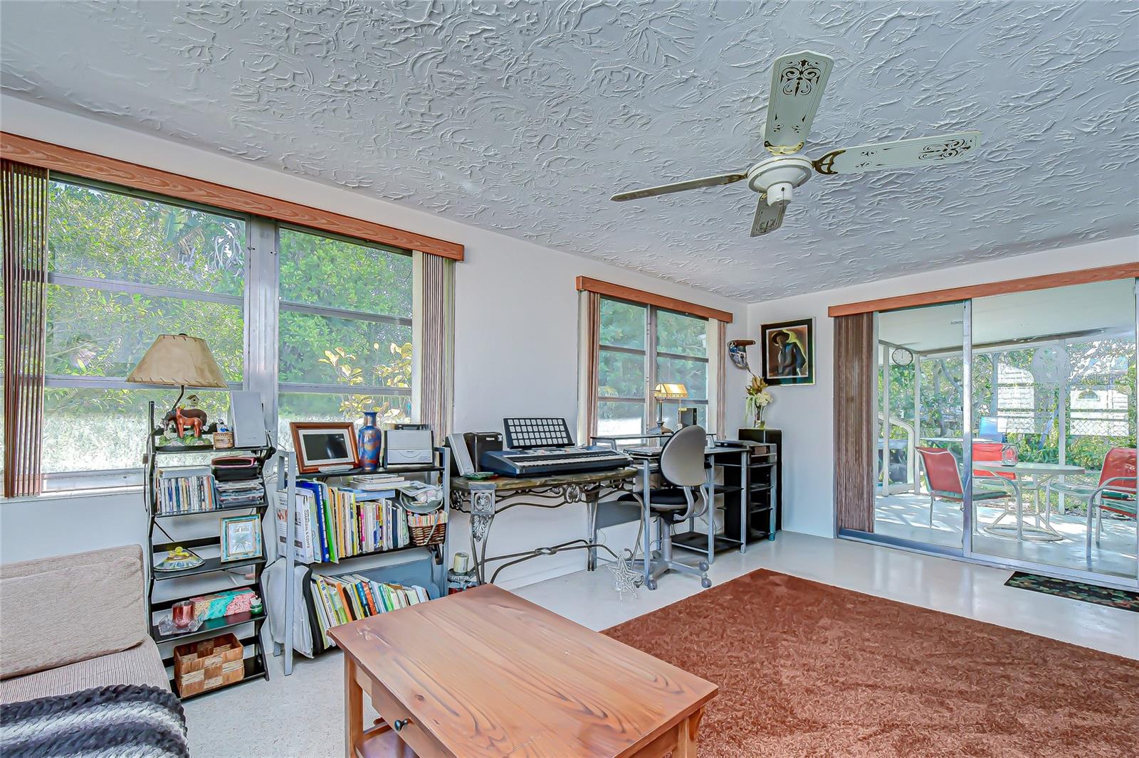 HOLIDAY GARDENS - Residential