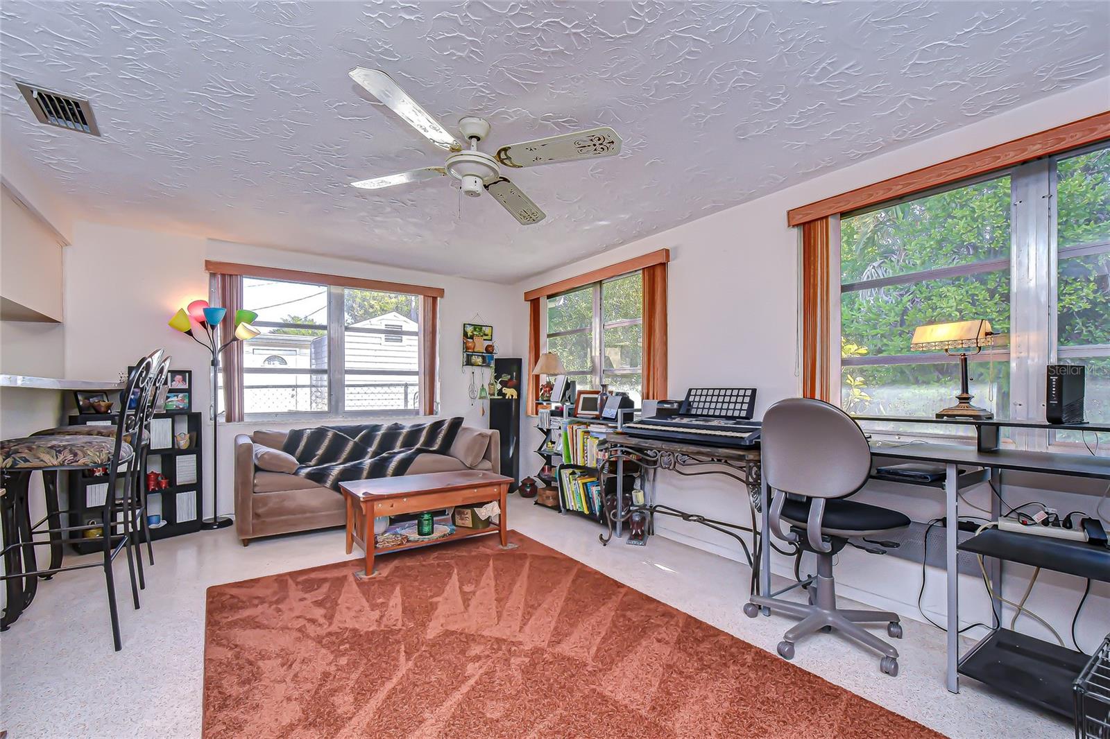 HOLIDAY GARDENS - Residential