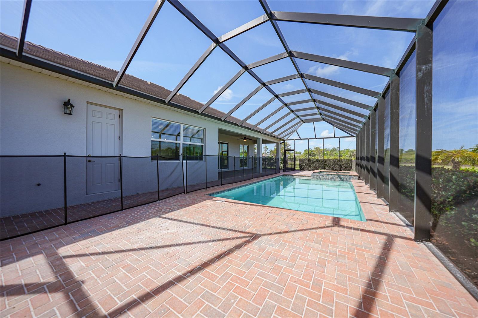 HARBOR WEST - Residential