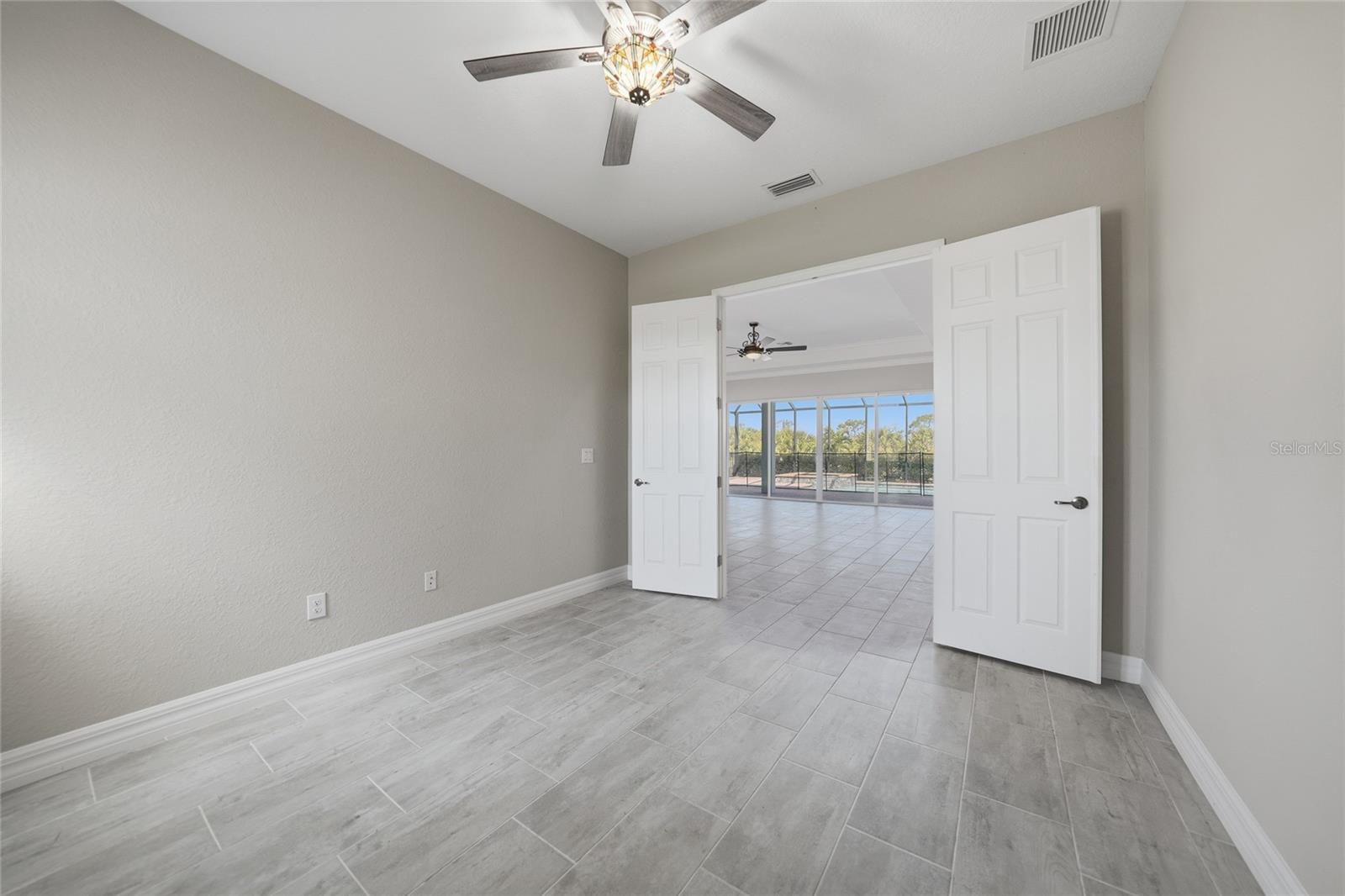 HARBOR WEST - Residential