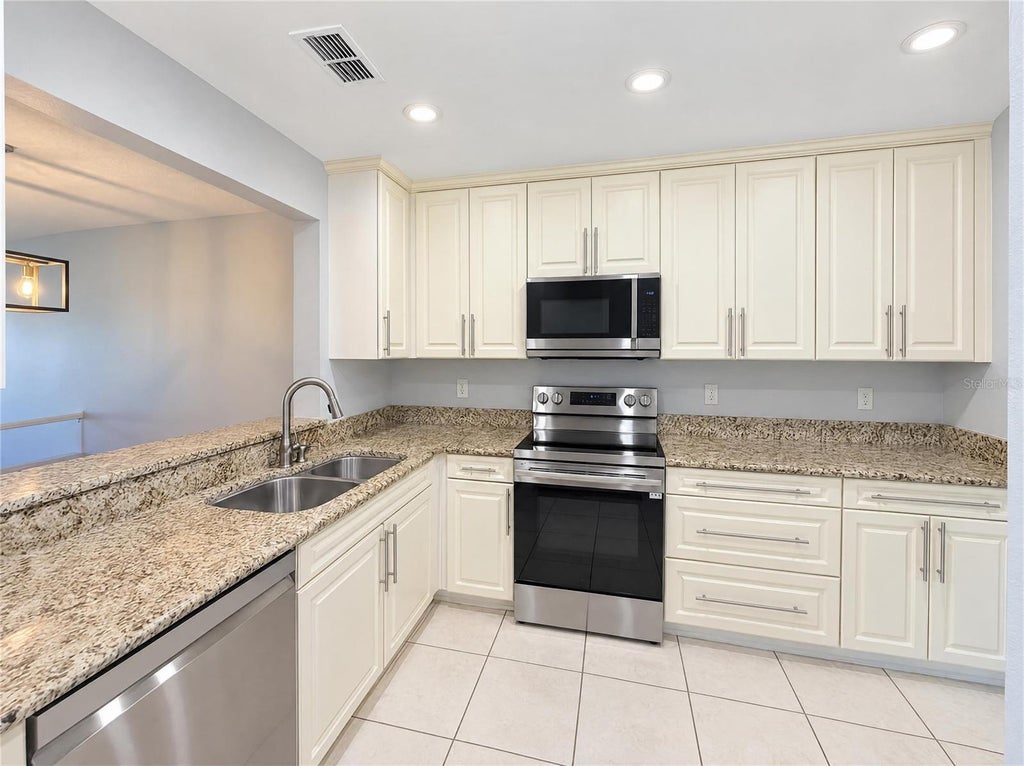 Photo of 638 Maple Oak Circle #112, Altamonte Springs, FL 32701 (MLS # O6452705)
