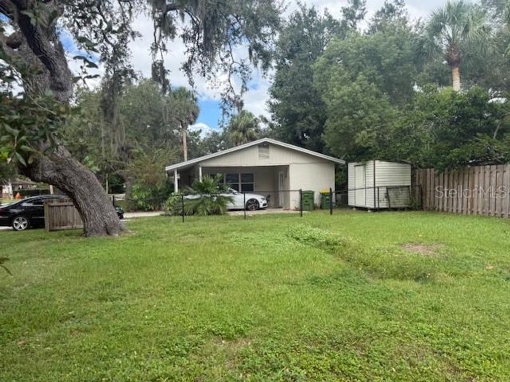 Photo of 1905 S Jefferson Avenue, Sarasota, FL 34239 (MLS # A4668617)