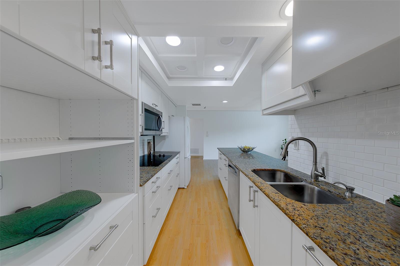 CLEARVIEW LAKE ESTATE - Residential