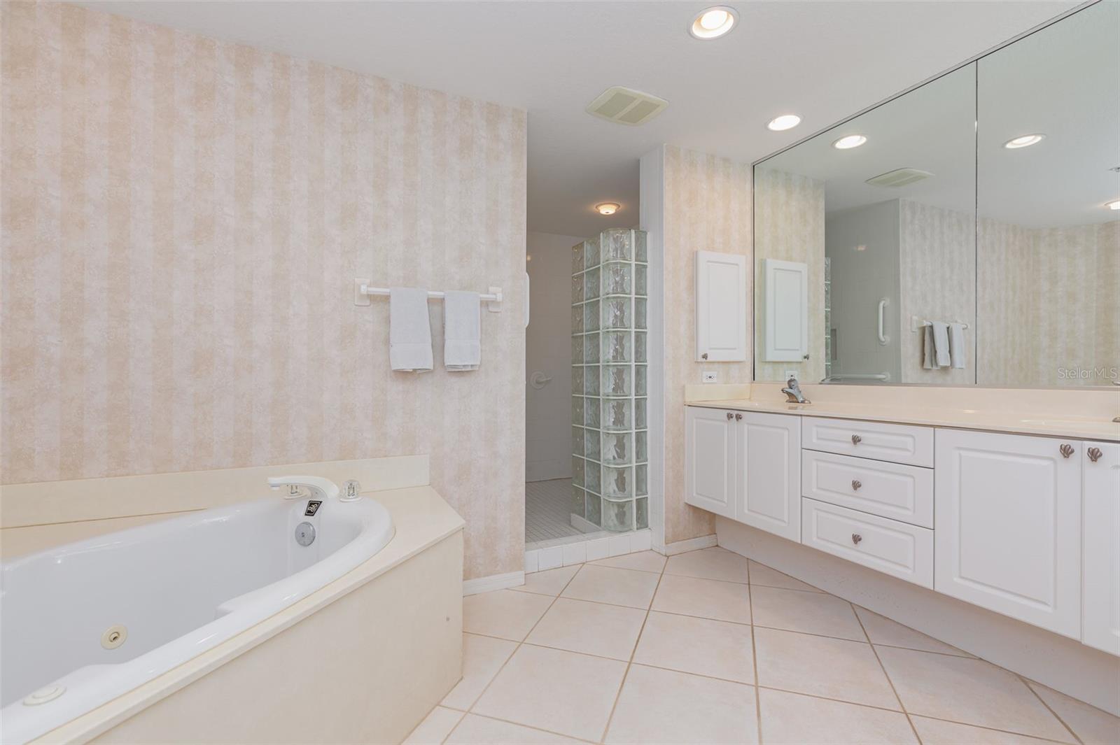 BAYPOINTE VISTA 1 - Residential