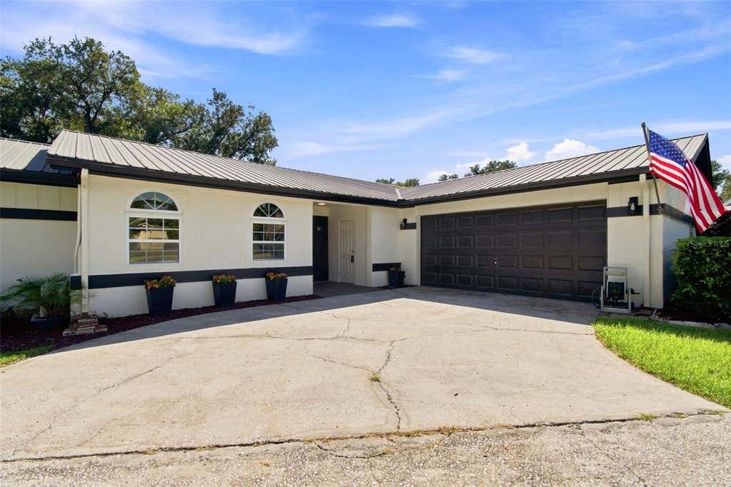 Photo of 7233 Woodbrook Drive, Tampa, FL 33625 (MLS # TB8538291)