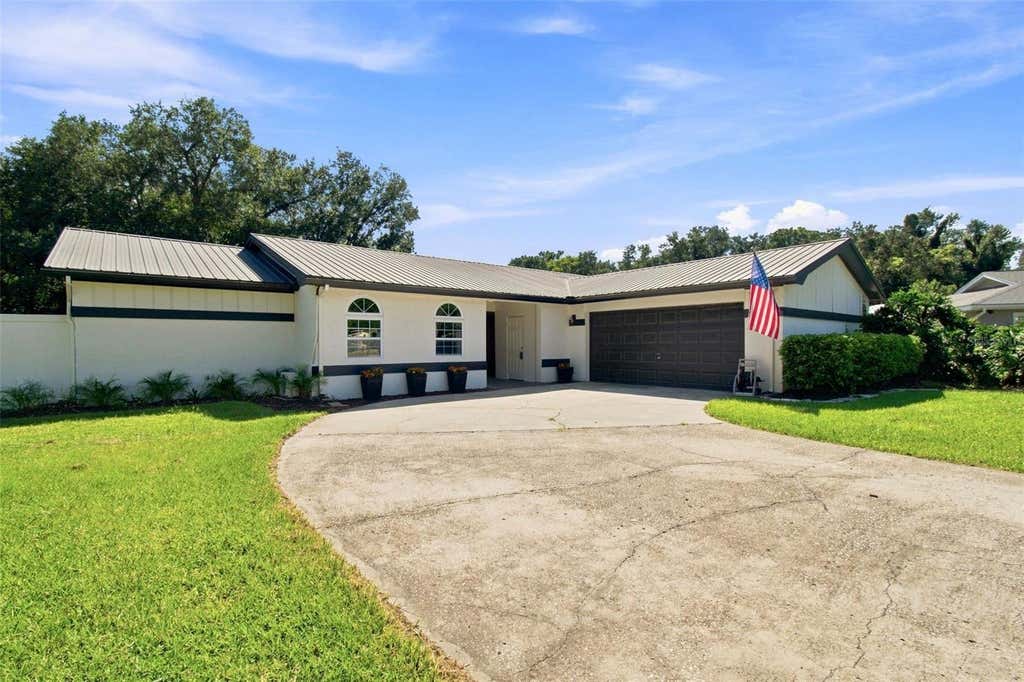 Photo of 7233 Woodbrook Drive, Tampa, FL 33625 (MLS # TB8538291)