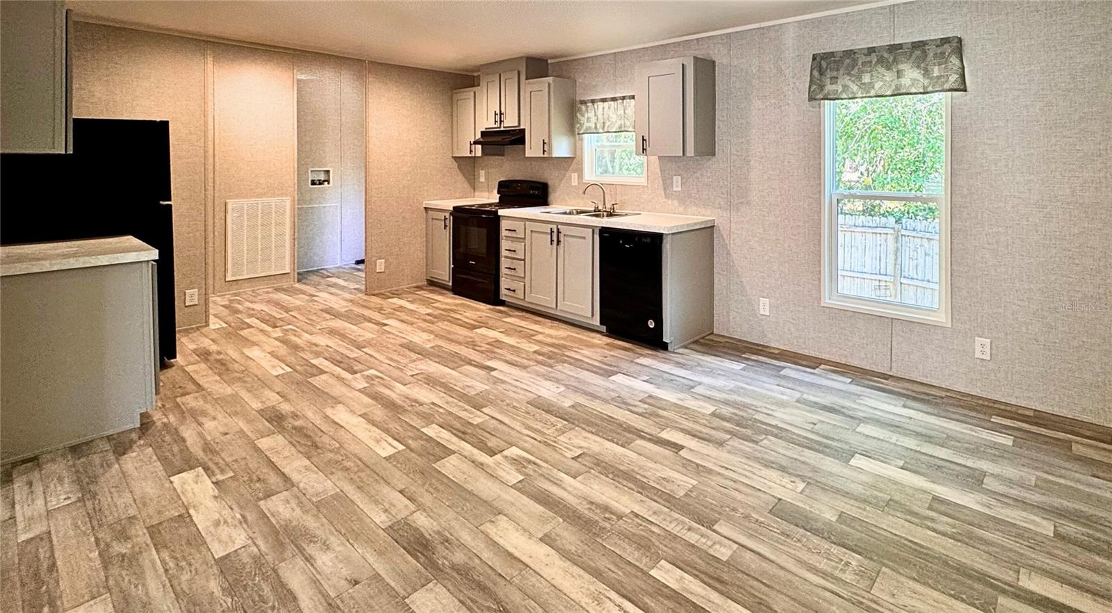 MASARYKTOWN/OAK FOREST/WAVRO - Residential