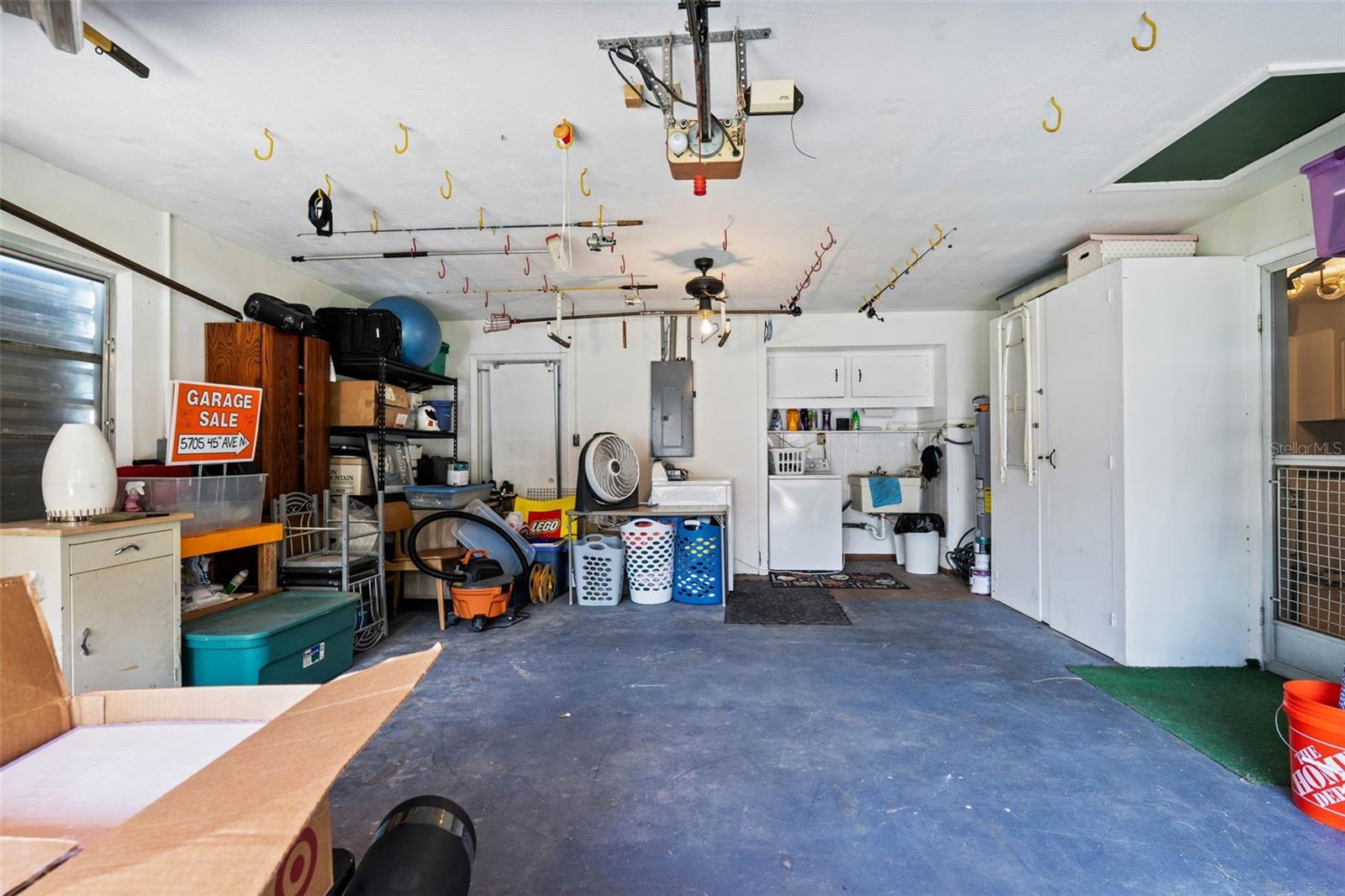 CAMELOT PARK - Residential