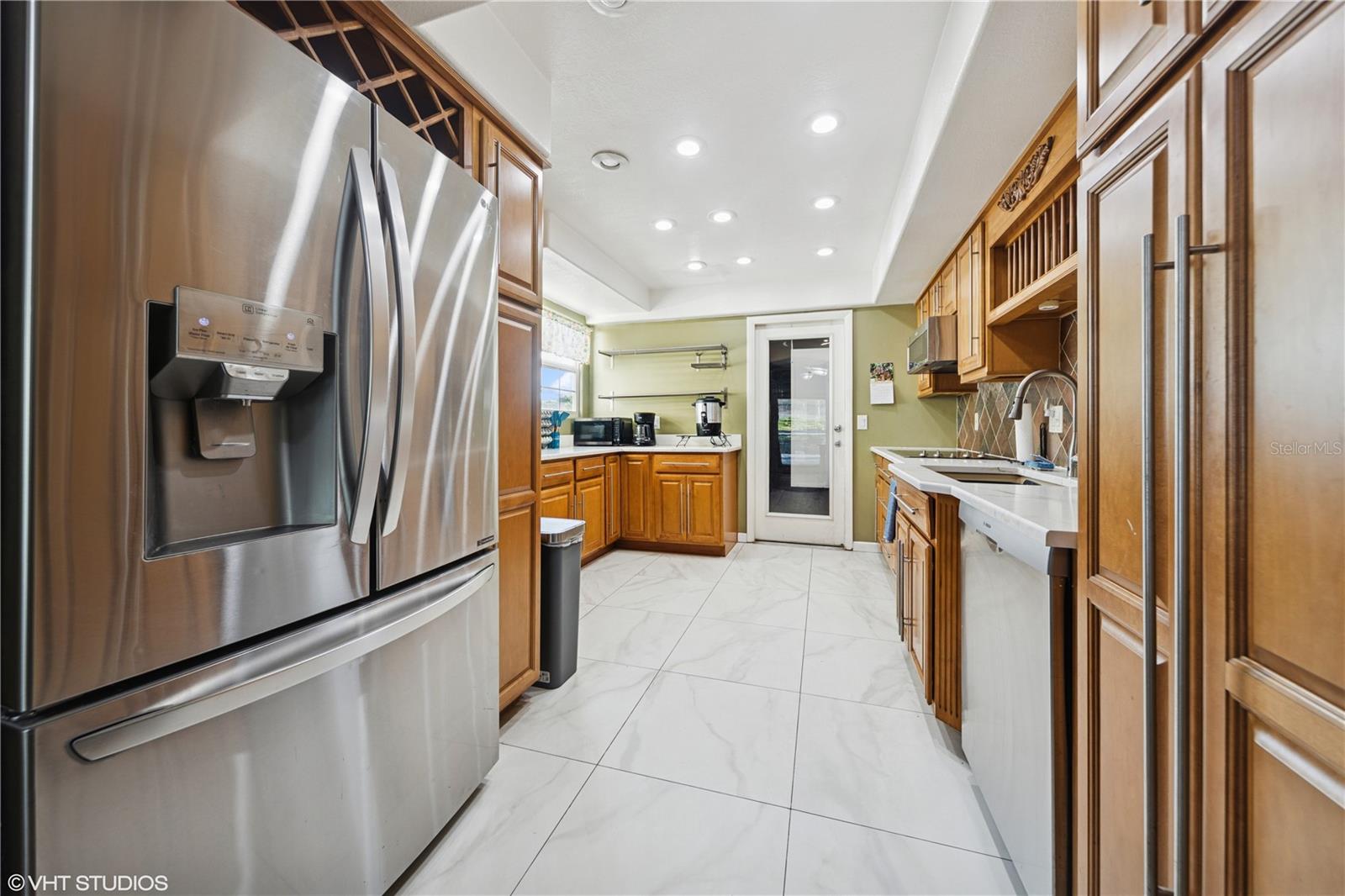 4907 COUNTRY AIRE LANE