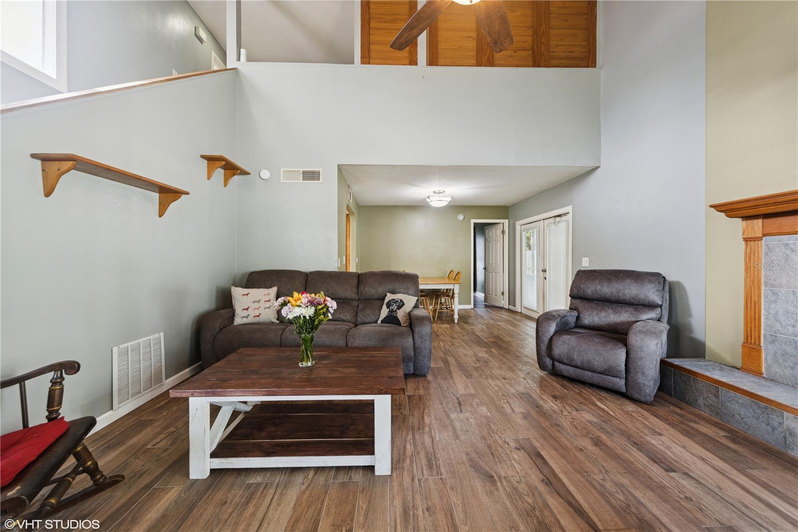 COUNTRY AIRE PH THREE - Residential