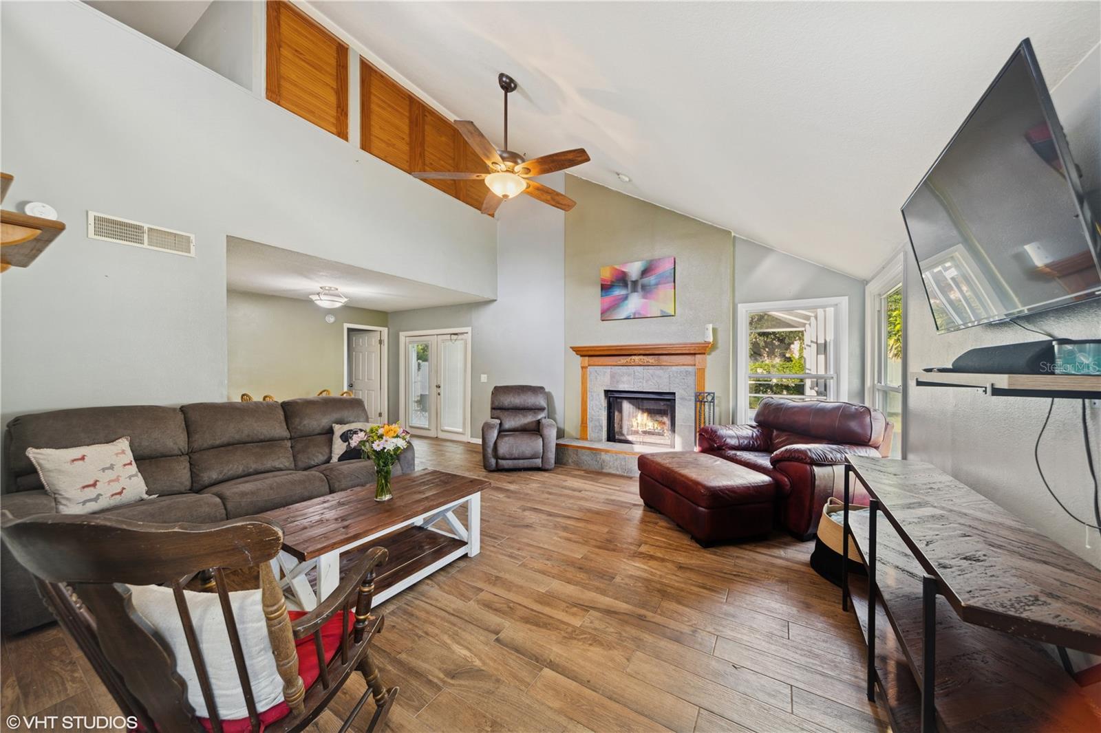 COUNTRY AIRE PH THREE - Residential