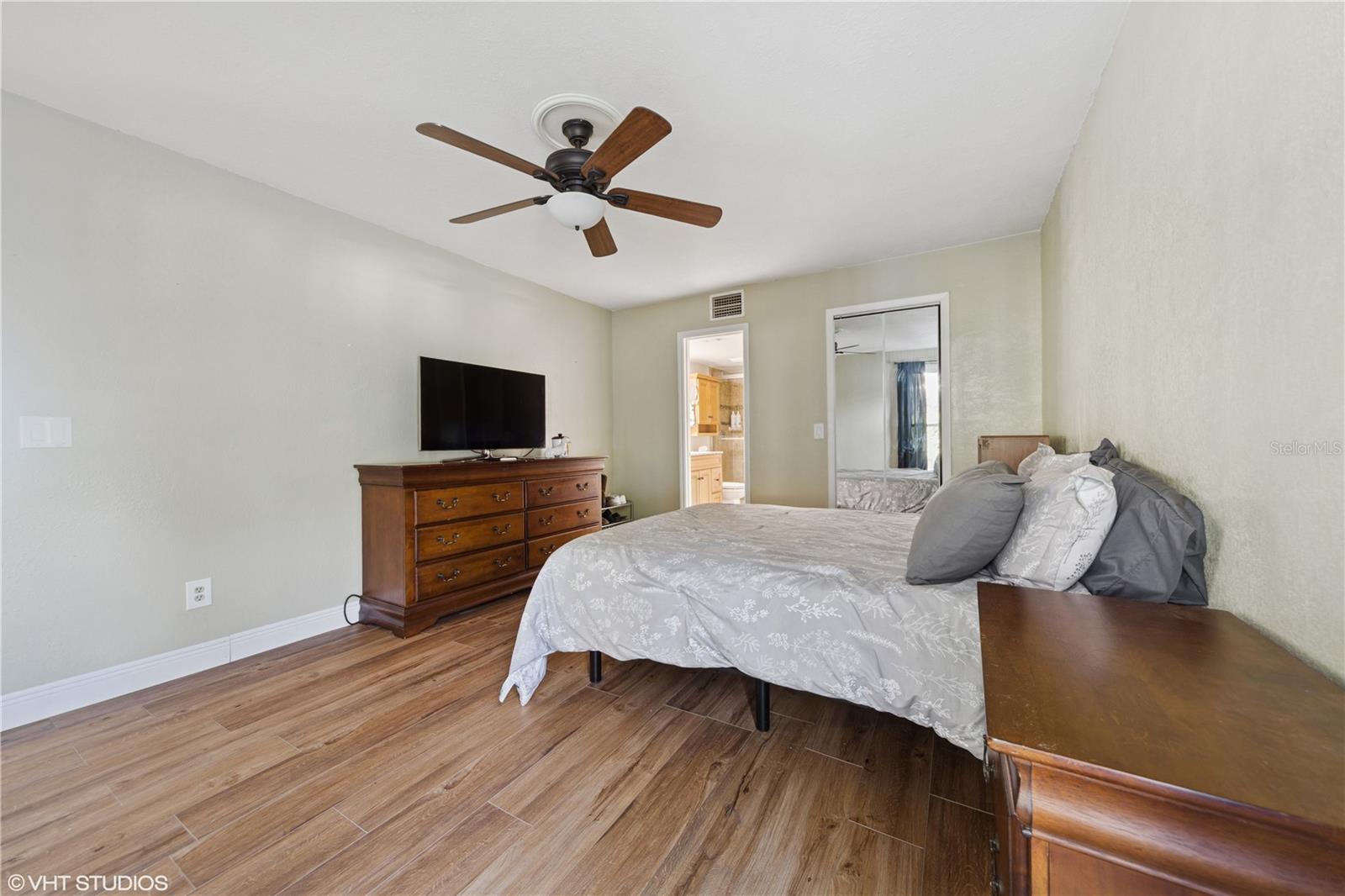 COUNTRY AIRE PH THREE - Residential
