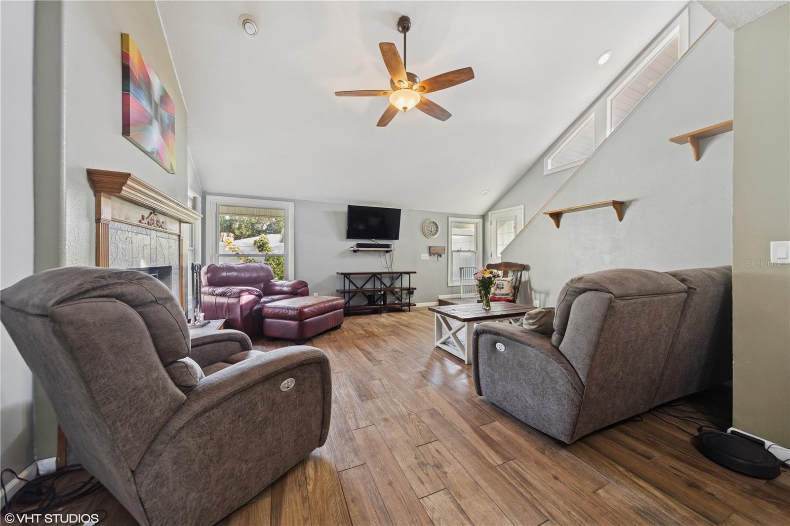 COUNTRY AIRE PH THREE - Residential