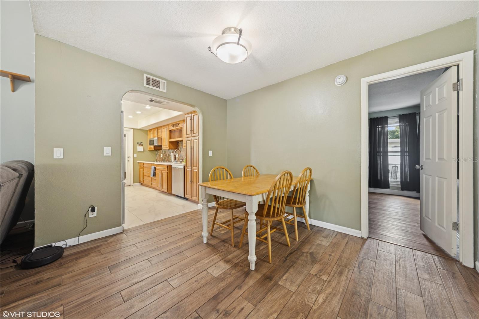 COUNTRY AIRE PH THREE - Residential