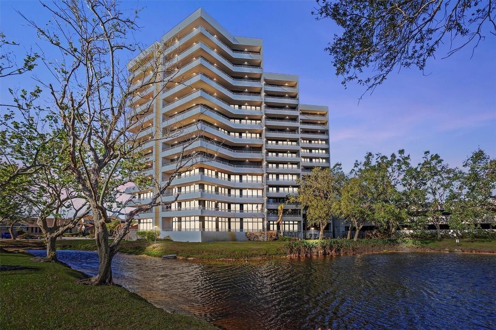 Photo of 5950 Pelican Bay Plaza S #PH2C, Gulfport, FL 33707 (MLS # TB8508224)