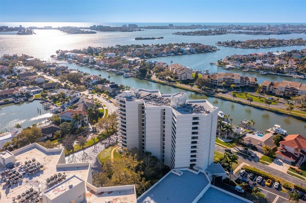 Photo of 5950 Pelican Bay Plaza S #PH2C, Gulfport, FL 33707 (MLS # TB8508224)