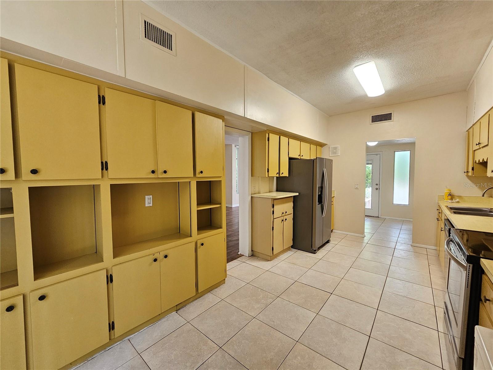 BLACK ARCES - Residential Lease
