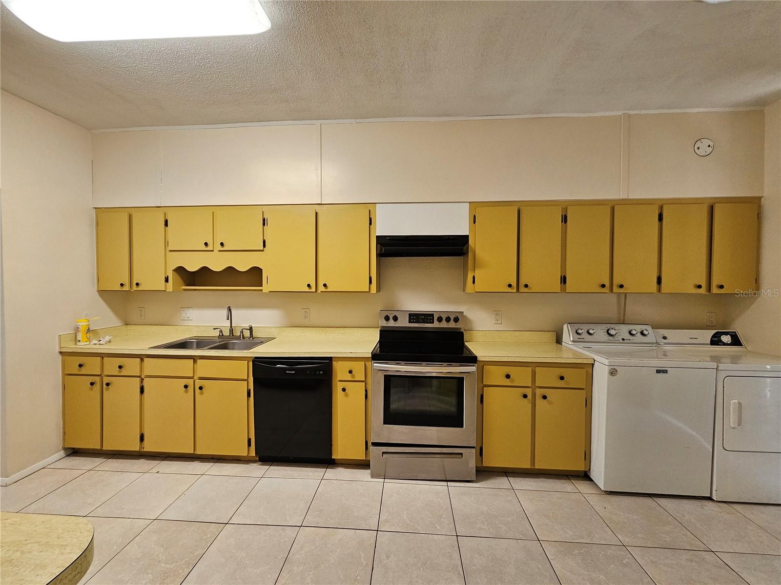 BLACK ARCES - Residential Lease
