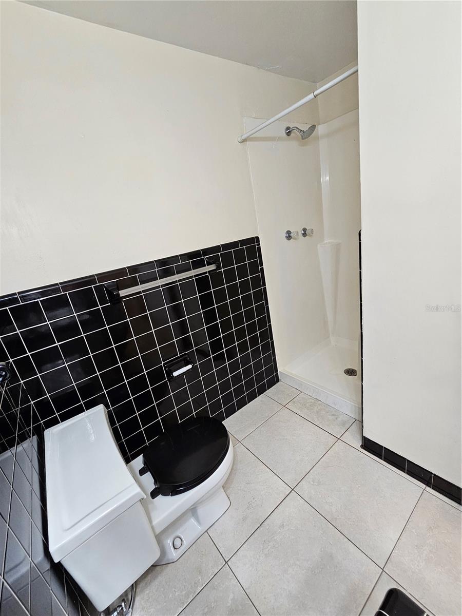 BLACK ARCES - Residential Lease