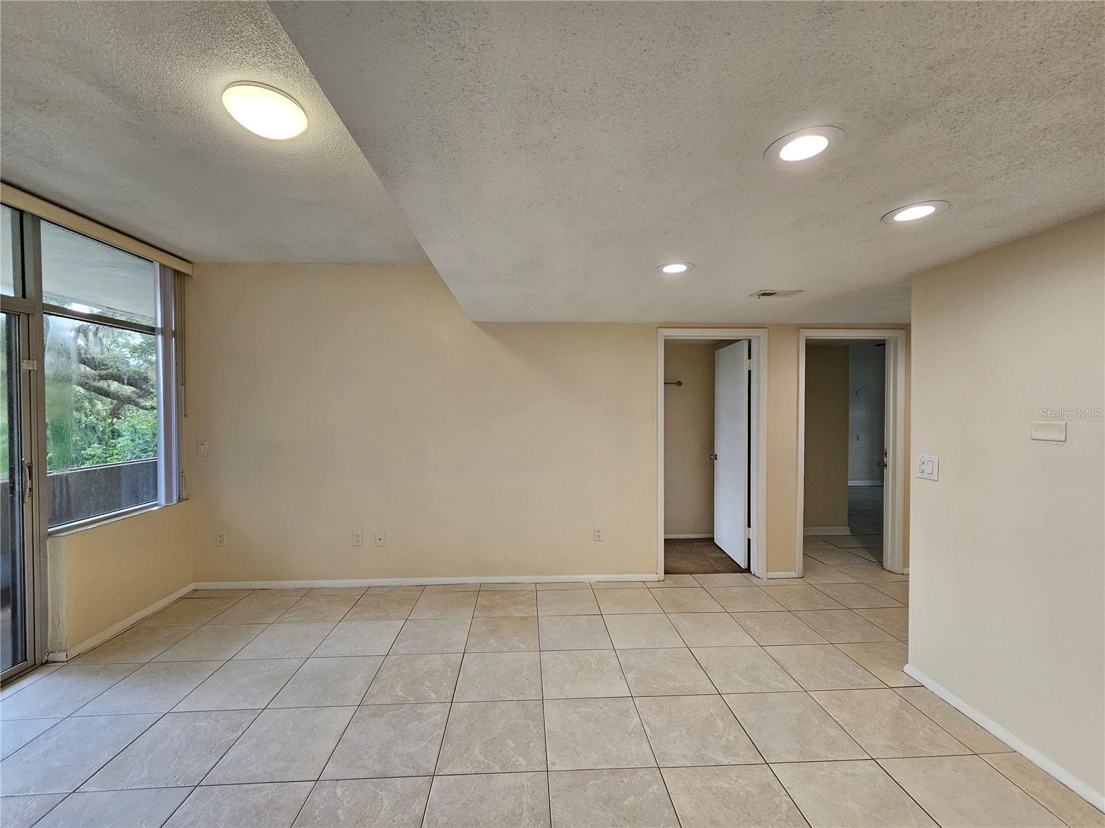 BLACK ARCES - Residential Lease
