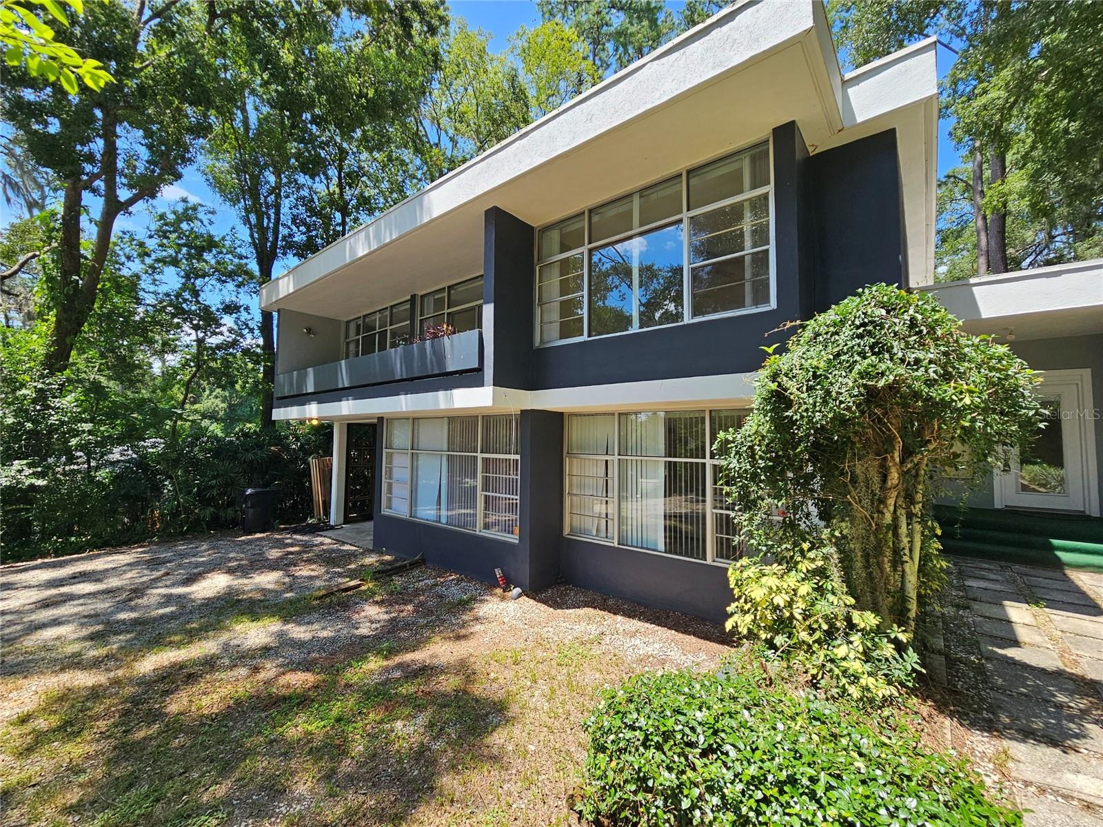 BLACK ARCES - Residential Lease