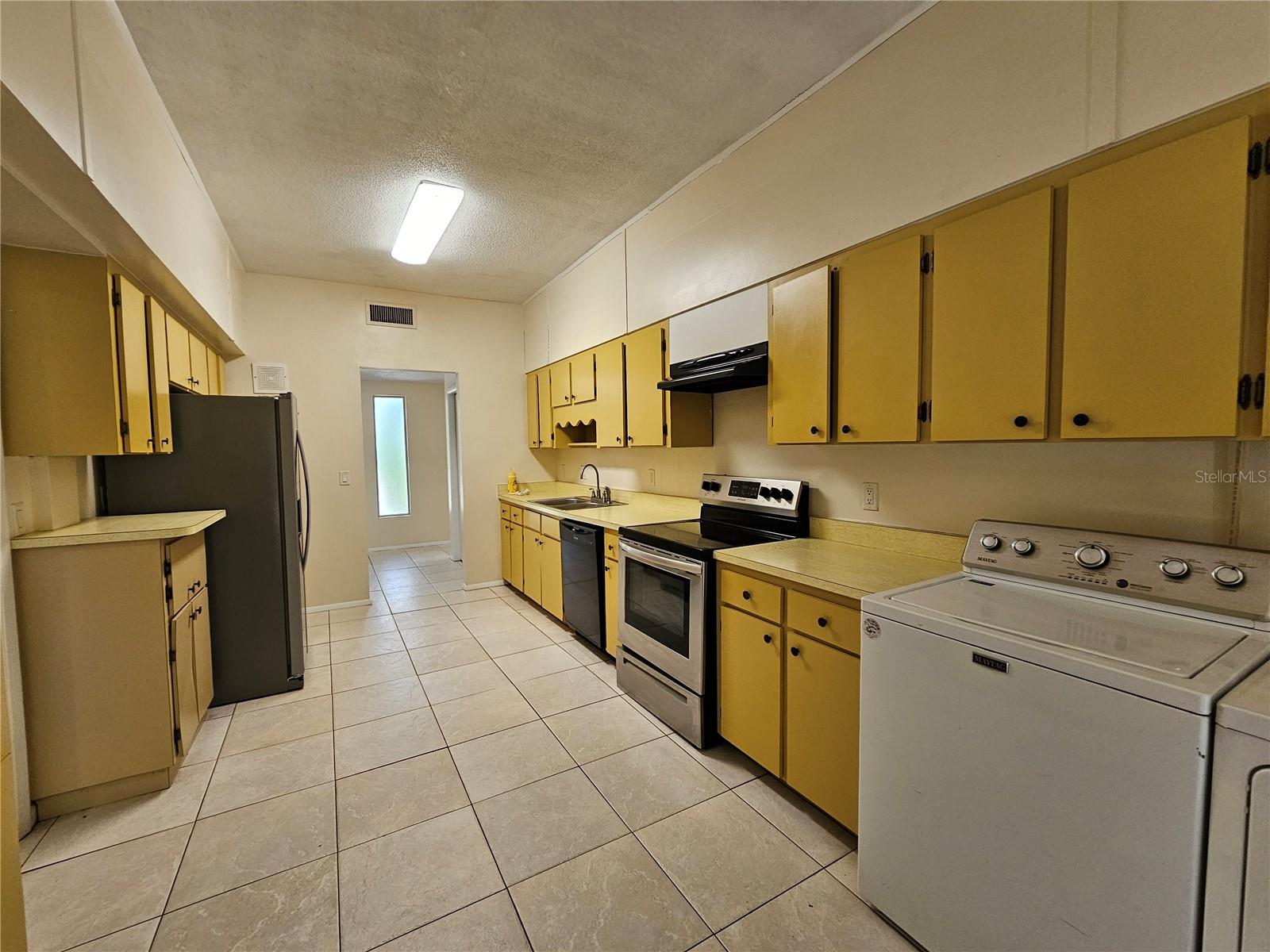 BLACK ARCES - Residential Lease