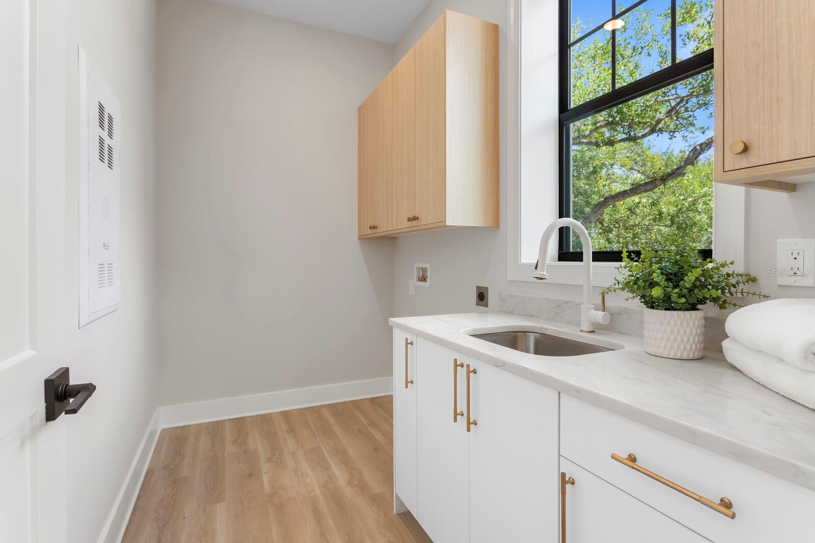 BAYSHORE RESIDENCES AND TOWNHOMES - Residential