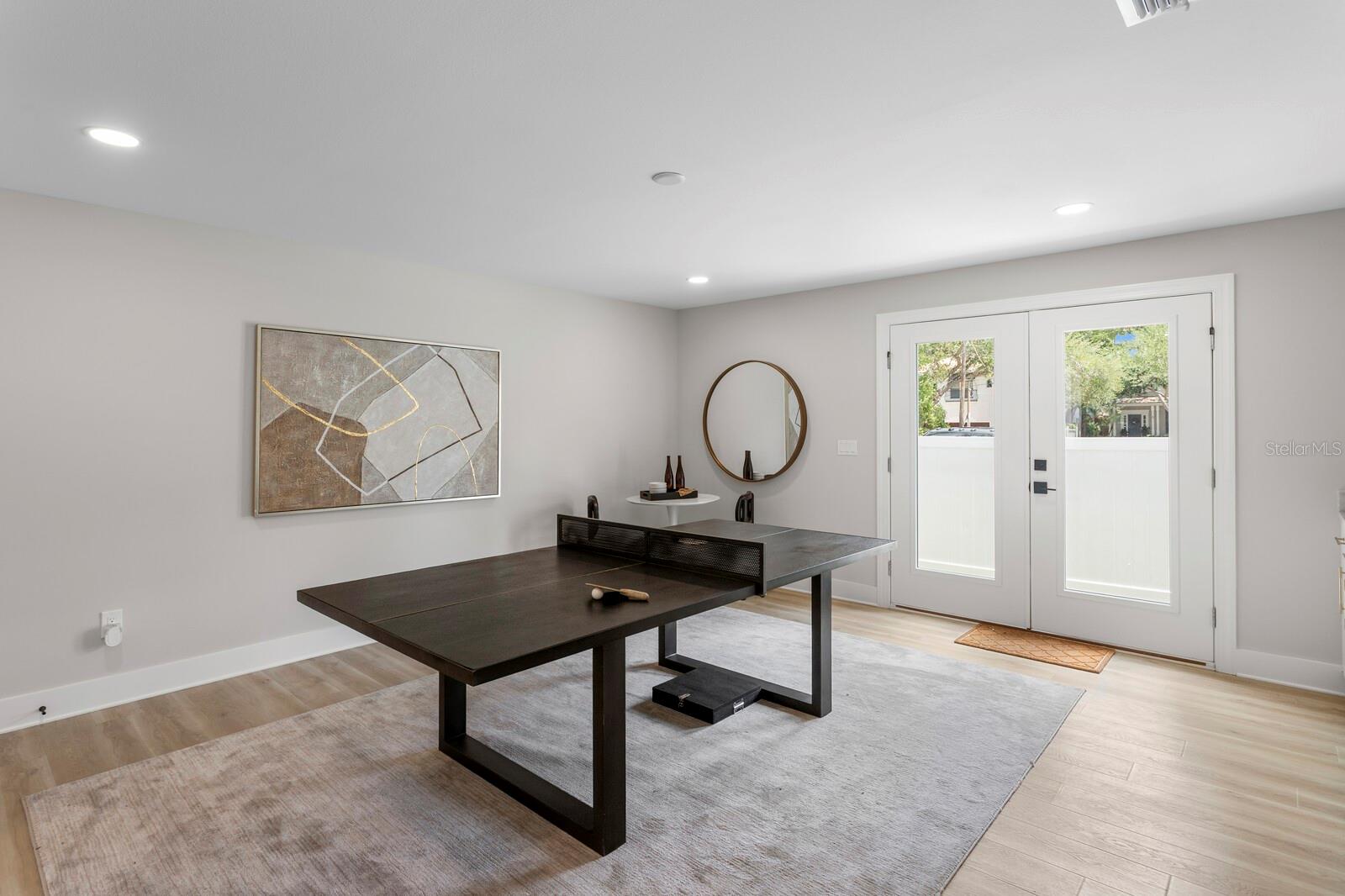 BAYSHORE RESIDENCES AND TOWNHOMES - Residential