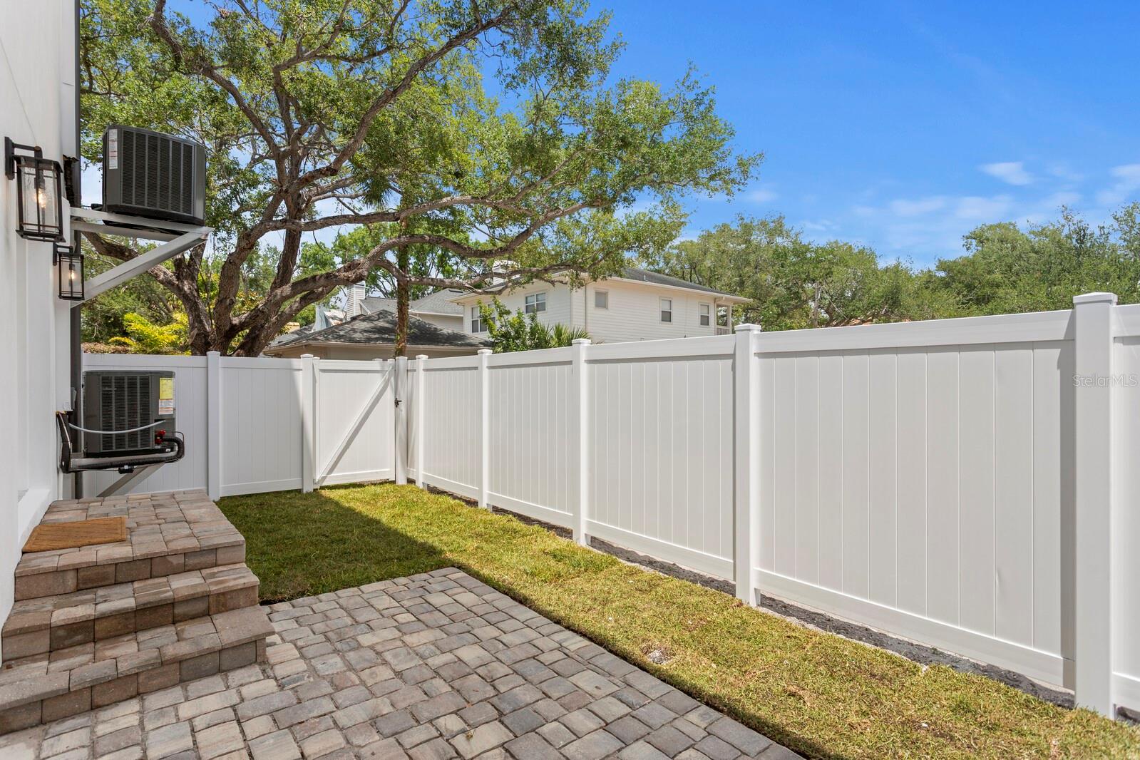 BAYSHORE RESIDENCES AND TOWNHOMES - Residential