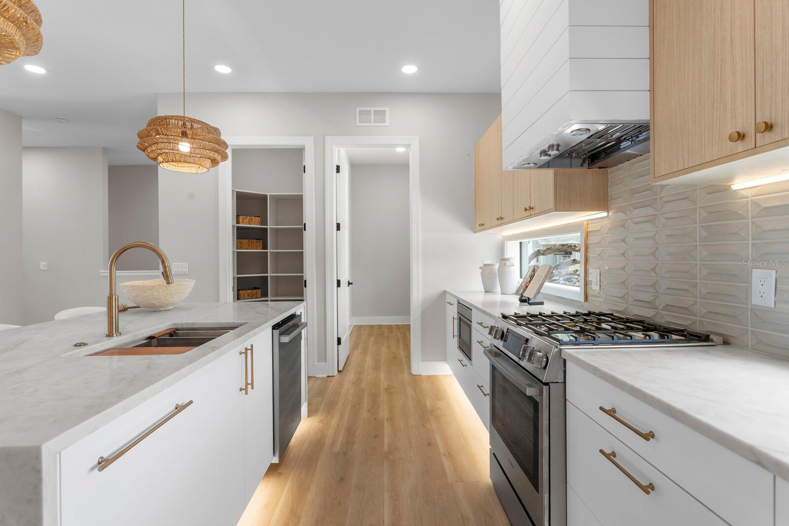 BAYSHORE RESIDENCES AND TOWNHOMES - Residential