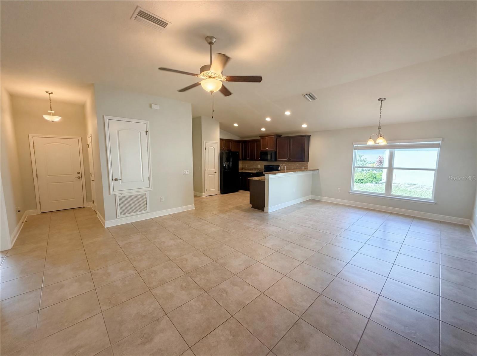 SUMMER CHASE - Residential