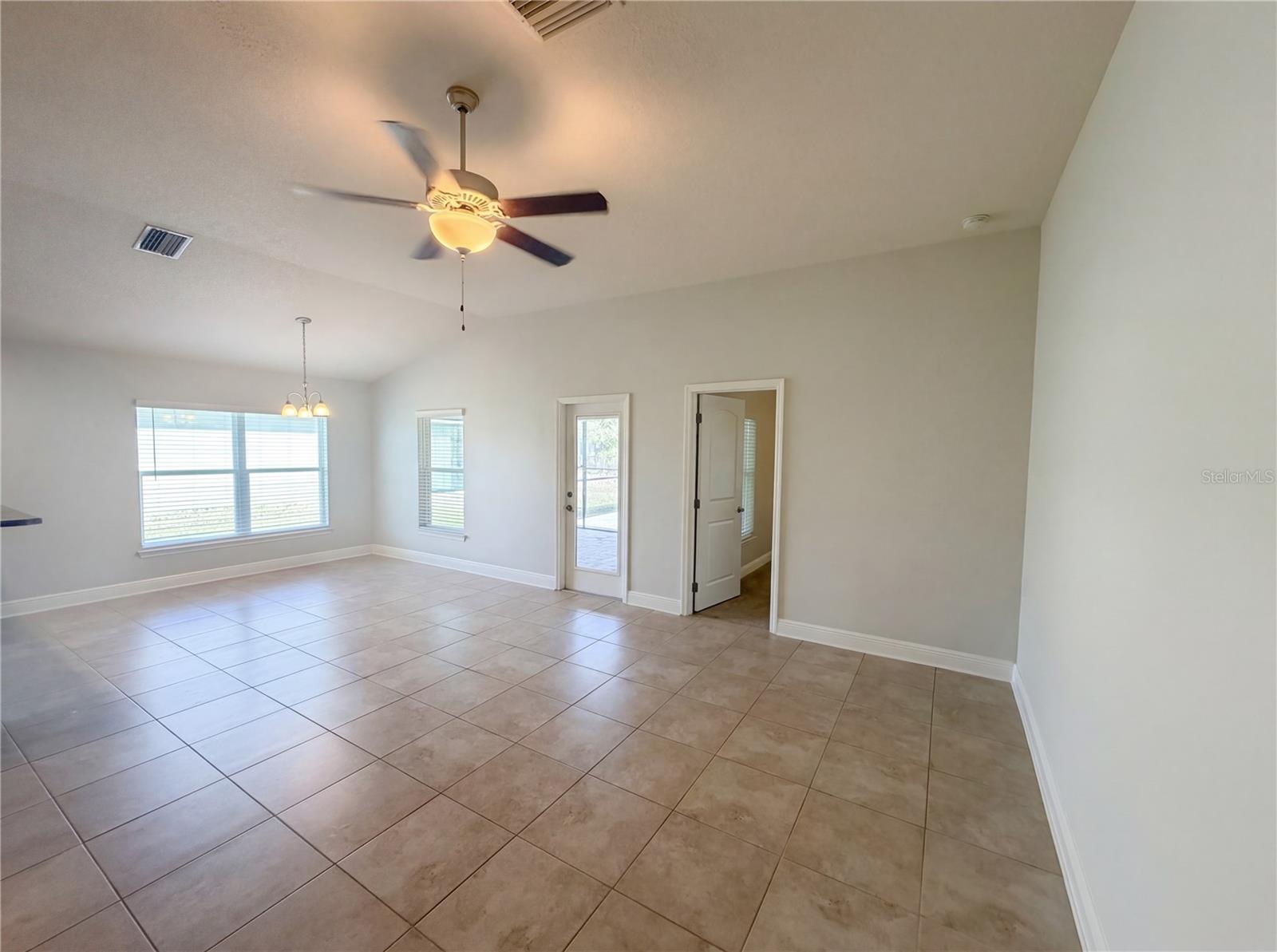 SUMMER CHASE - Residential